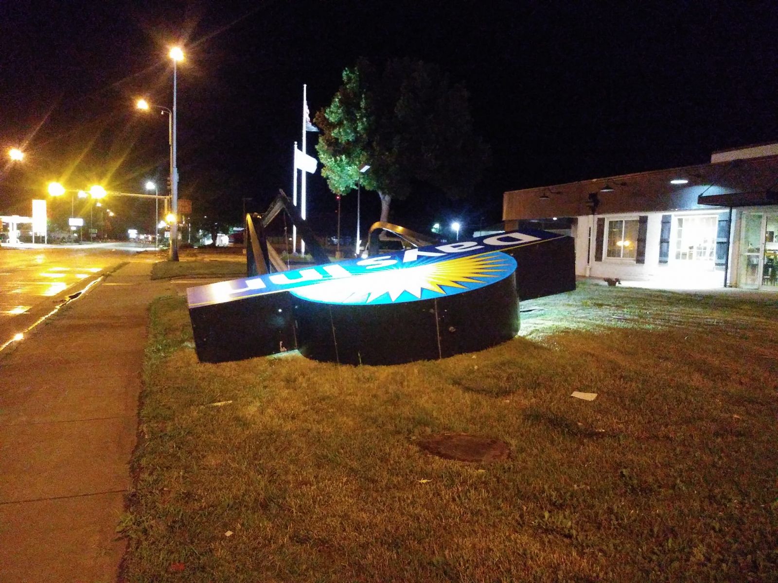 Another view of the Days Inn sign. Photo credit KCCR Pierre.
